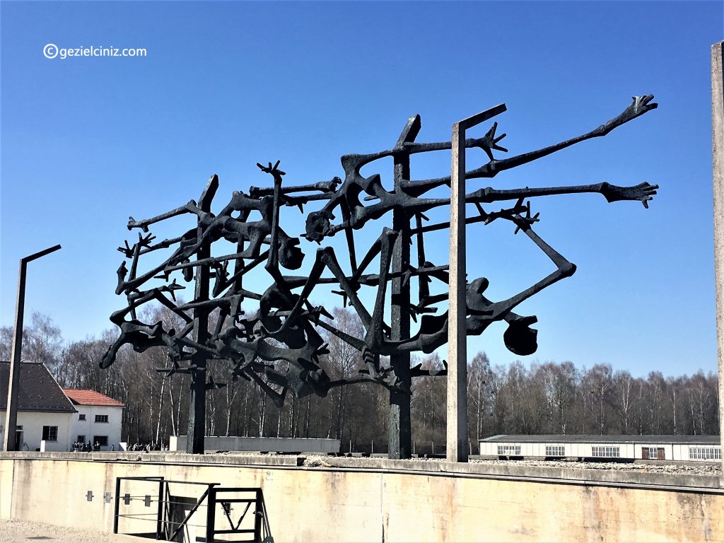 Dachau anıt