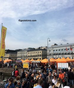 Helsinki gezilecek yerler market kalabalık
