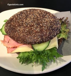 Helsinki'de ne yenir sandvic