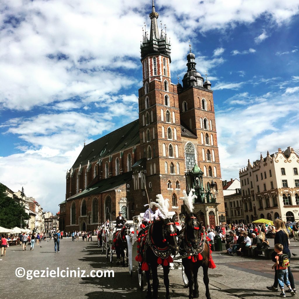 Krakow gezilecek yerler at arabası meydan