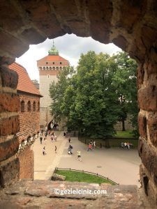 Krakow gezilecek yerler barbican pencere