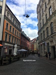 Riga gezilecek yerler sokak