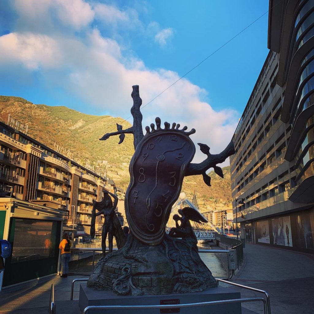 Andorra Gezi Rehberi Dali heykel