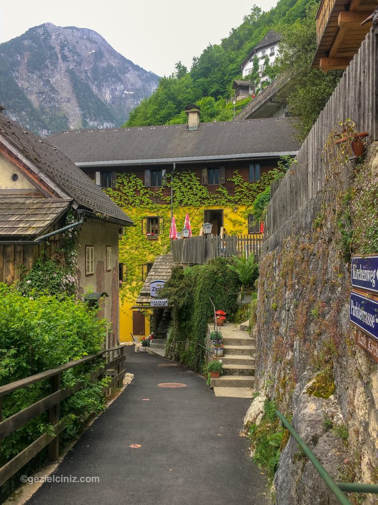 Hallstatt gezi rehberi sokak Hallstatt'a nasıl gidilir