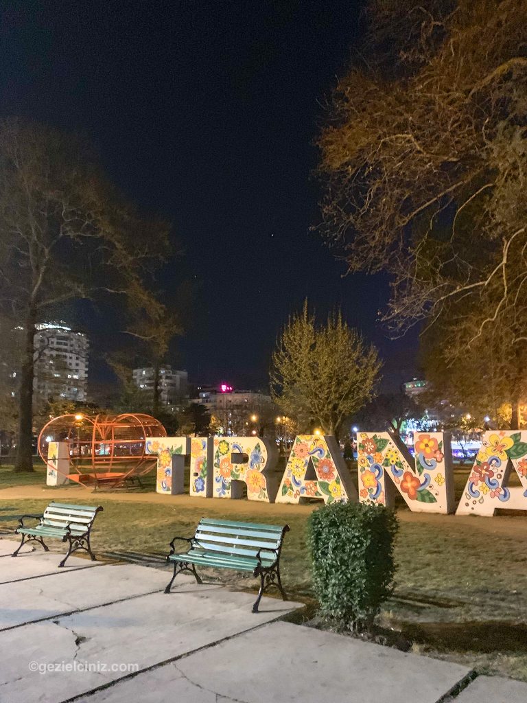 Tiran gezi rehberi meydan i love tirana